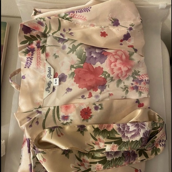 Floral Robe - Picture 2 of 2